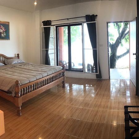 Paradise Beachfront Bungalows Hotel Koh Kradan Exterior photo