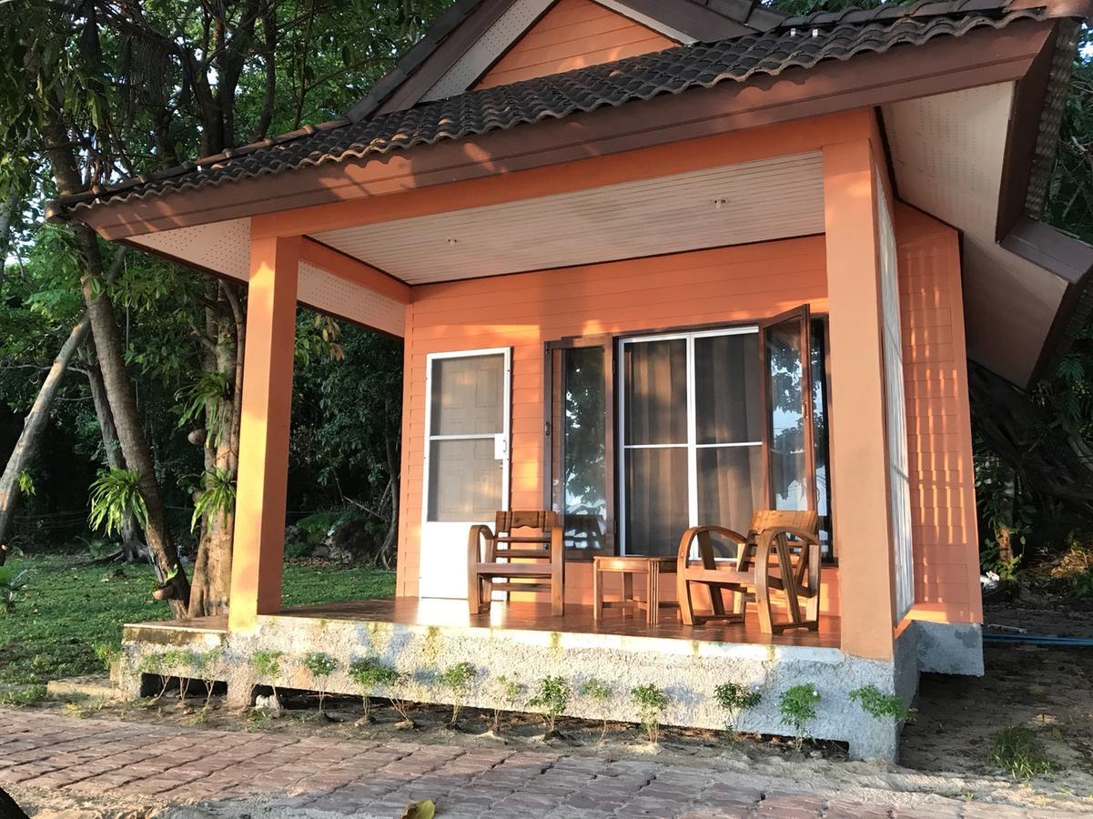 Paradise Beachfront Bungalows Hotel Koh Kradan Exterior photo