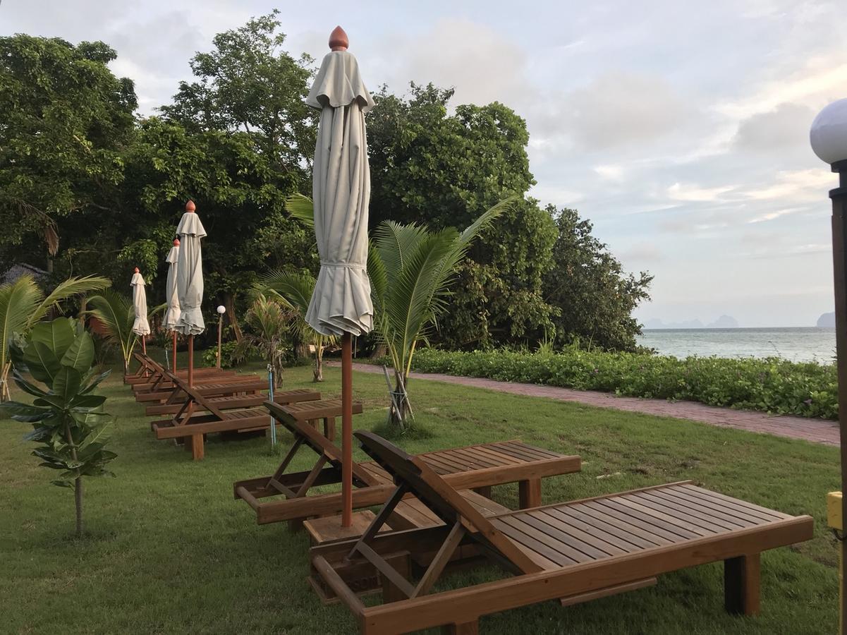 Paradise Beachfront Bungalows Hotel Koh Kradan Exterior photo